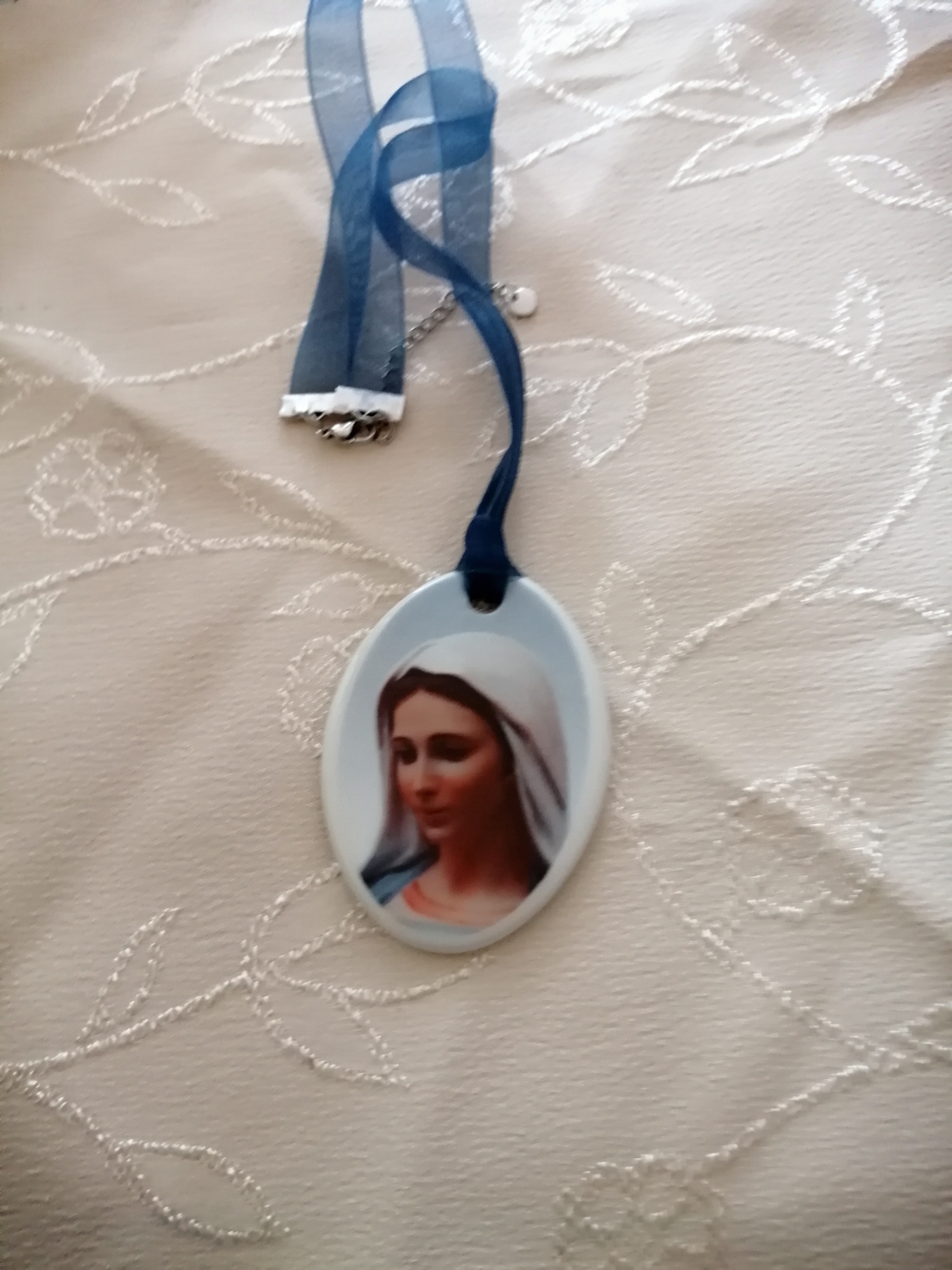 Porcelán nyaklánc Szűz Mária nagy